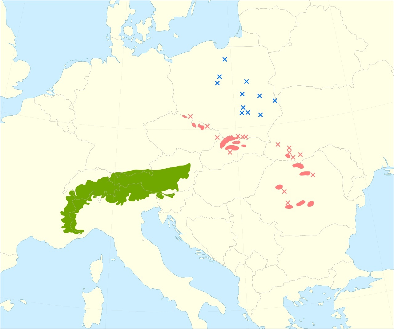 Naturlig utbredning för europeisk lärk (Larix decidua). Färgade områden och kryss visar olika underarter; kryss anger isolerade bestånd. Kartan visar artens naturliga utbredning, inte planterade bestånd.